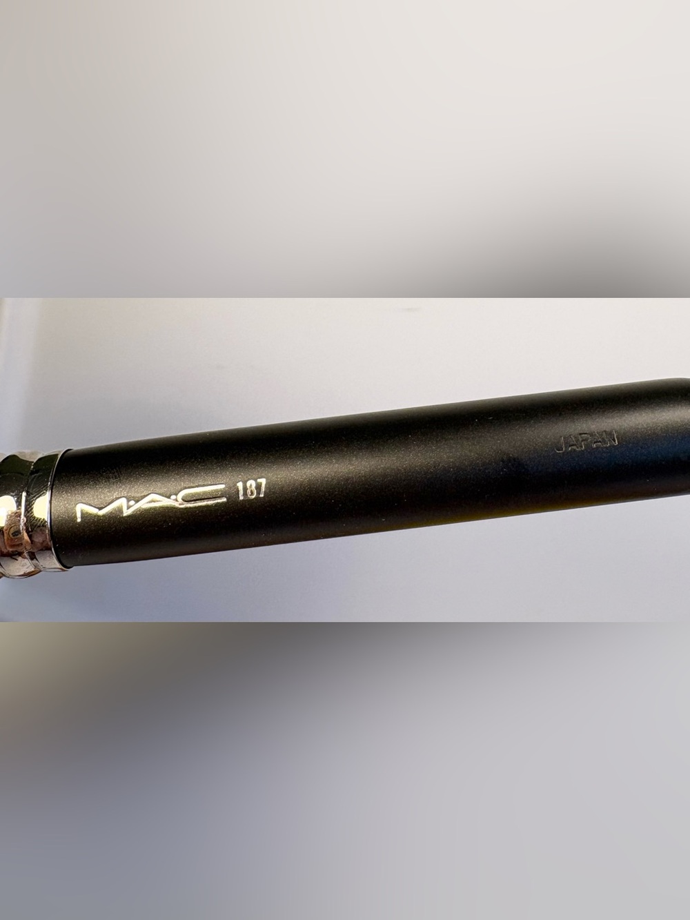 VINTAGE ORIGINAL MAC Cosmetics 187 Duo-Fiber Stippling Brush!! - Picture 2 of 3